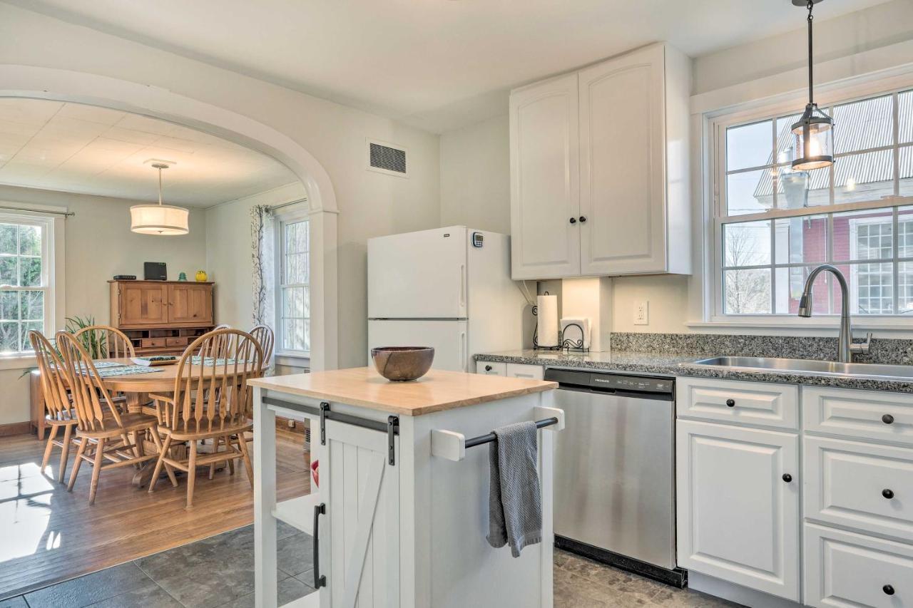 Charming Farmhouse Walk To Village And Trails! Burke Exterior photo
