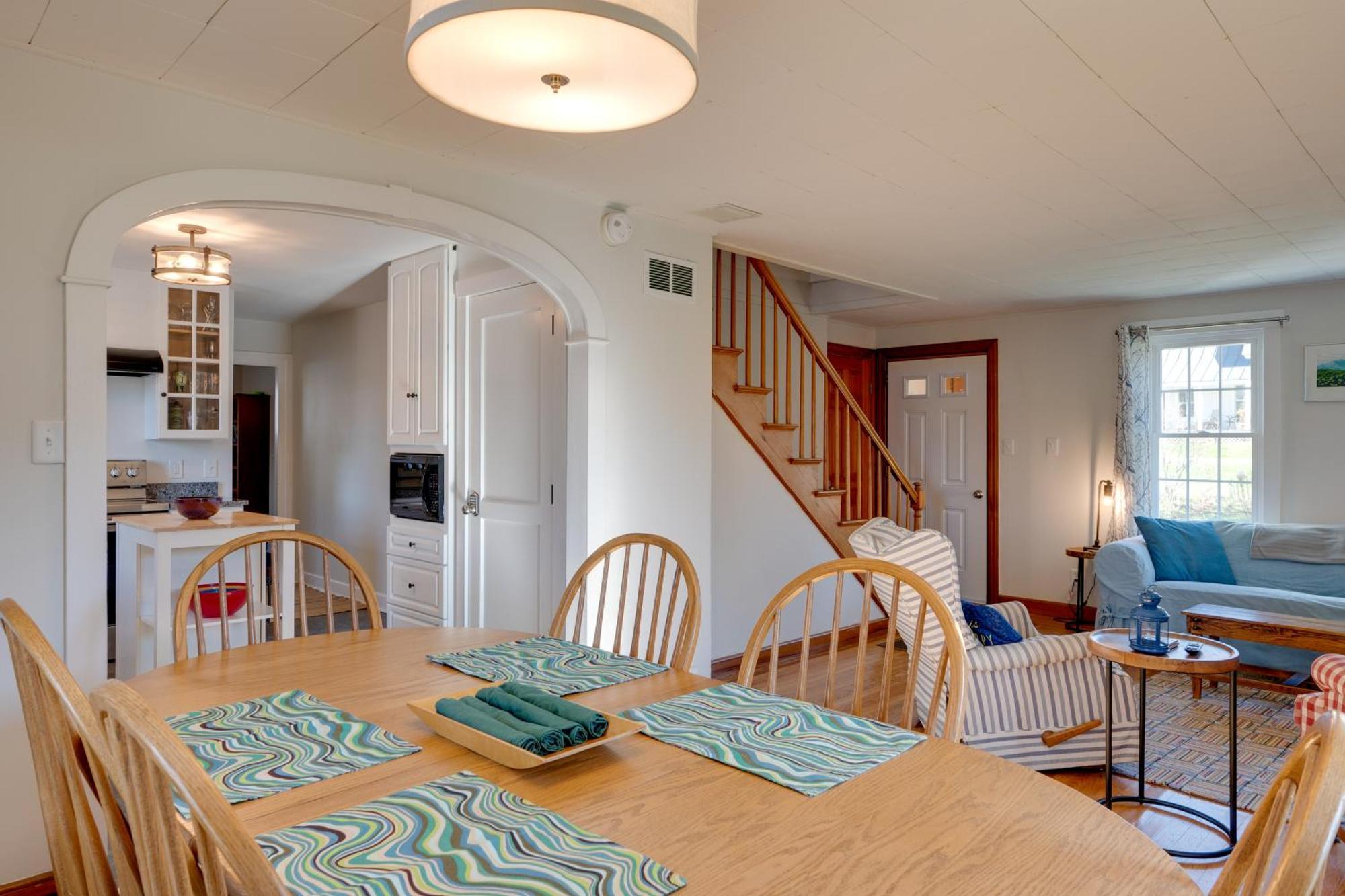 Charming Farmhouse Walk To Village And Trails! Burke Exterior photo