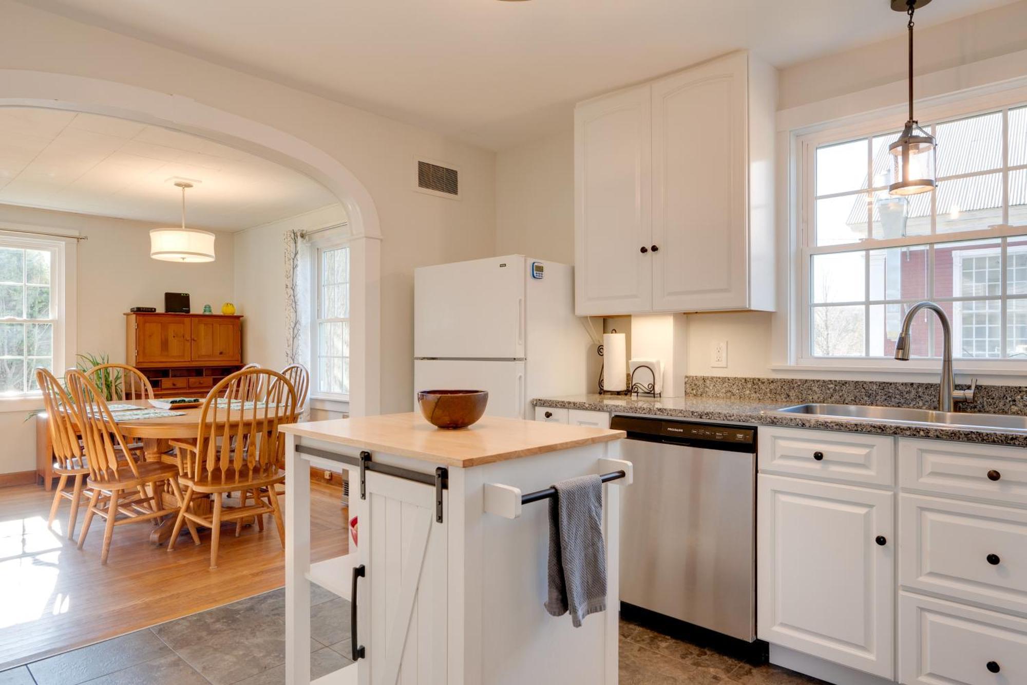 Charming Farmhouse Walk To Village And Trails! Burke Exterior photo